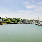 Superb Marina Hideaway *