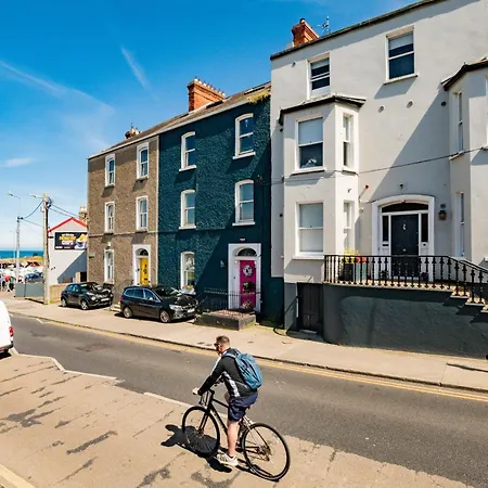 Superb Marina Hideaway Apartment