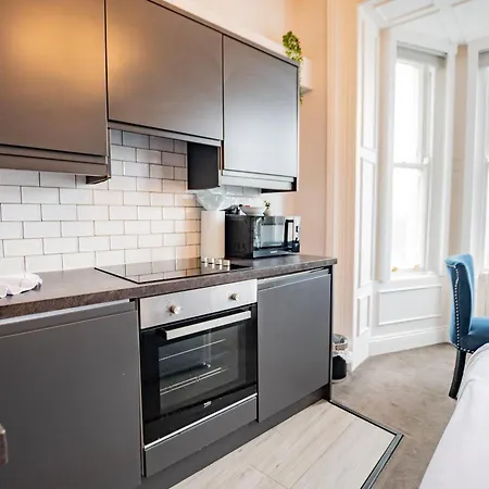 Superb Marina Hideaway- With Kitchen And Wi-fi