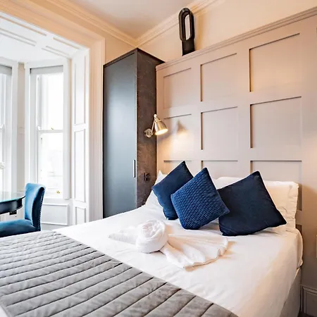 Superb Marina Hideaway- With Kitchen And Wi-fi *