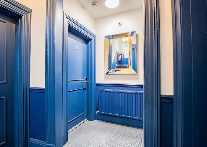 Superb Marina Hideaway Apartment