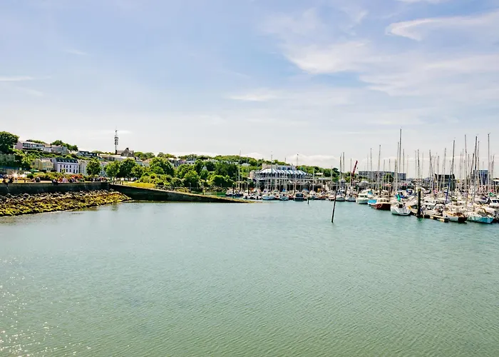 Superb Marina Hideaway *