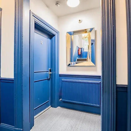 Superb Marina Hideaway- With Kitchen And Wi-fi Апартаменты